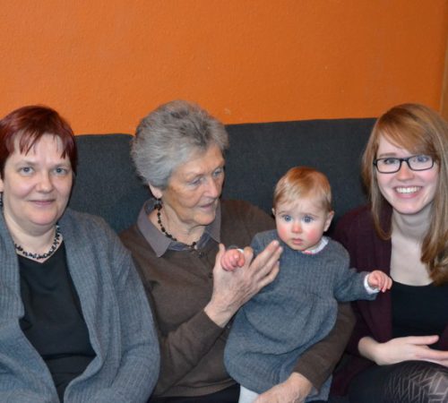 Afleiding: Seamwork cardigan en een kleedje voor Lili