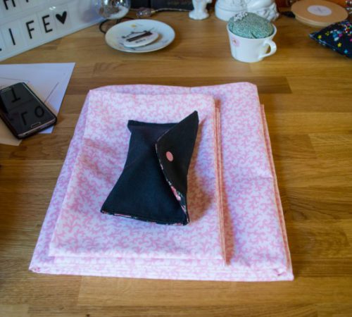 Tasje en lakentje en dienstmededeling